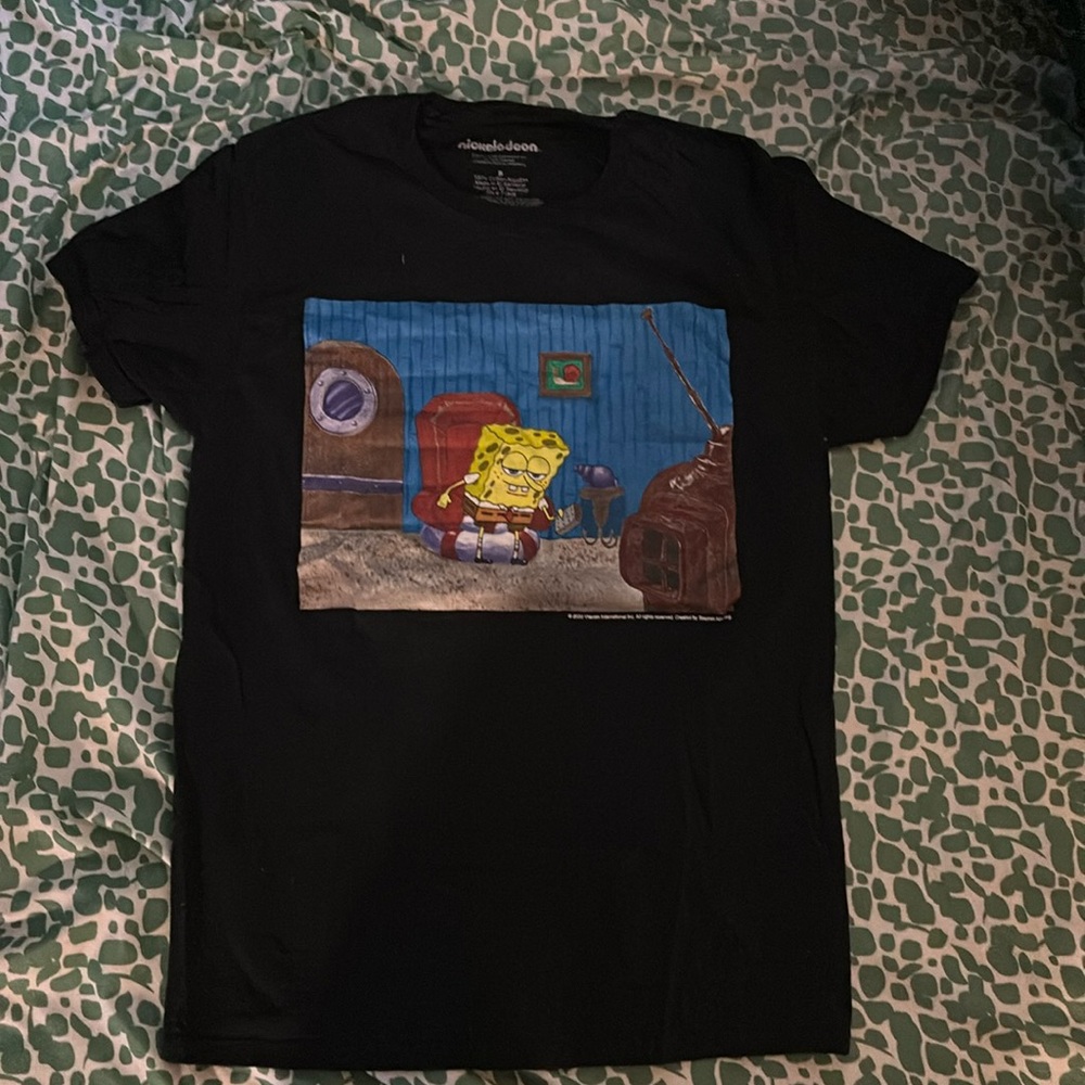 Small women’s shirt with a SpongeBob scene. 100% Cotton